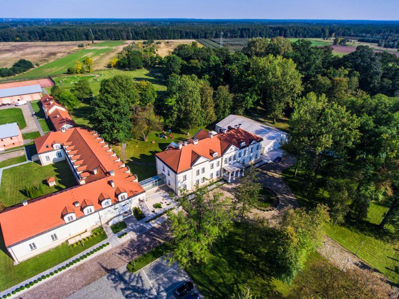 Hotel Sobienie Krolewskie Sobienie Szlacheckie Exterior photo